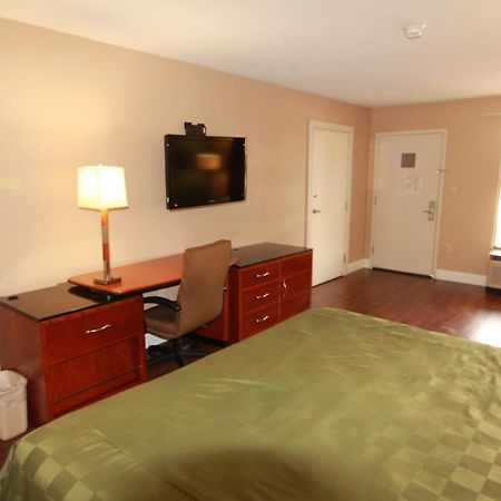 Quality Inn & Suites Near Robins Air Force Base Warner Robins Εξωτερικό φωτογραφία