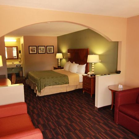 Quality Inn & Suites Near Robins Air Force Base Warner Robins Εξωτερικό φωτογραφία