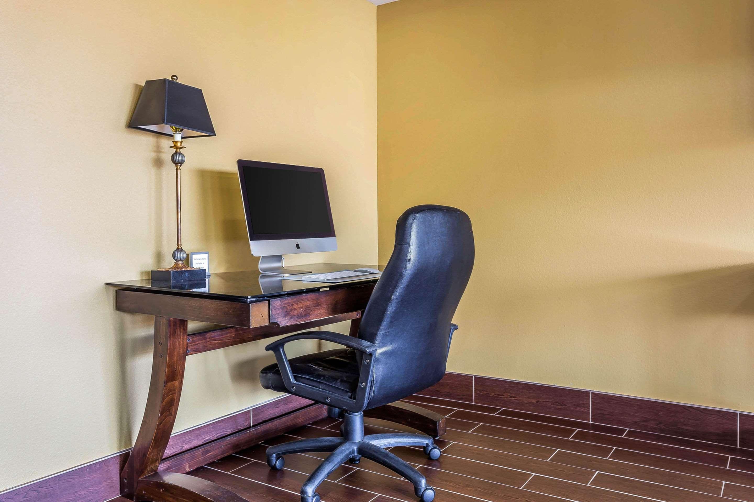 Quality Inn & Suites Near Robins Air Force Base Warner Robins Εξωτερικό φωτογραφία